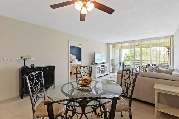 $2,100 | 9480 Poinciana Place, Unit 407, Davie, FL 33324