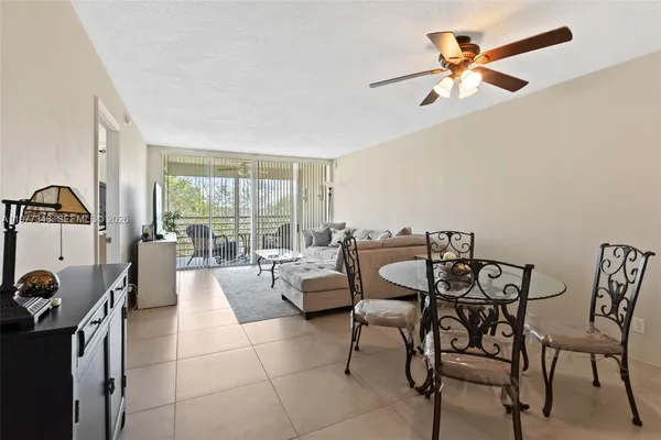 $2,100 | 9480 Poinciana Place, Unit 407, Davie, FL 33324