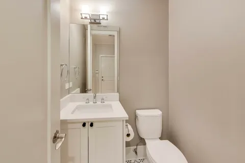 $869,000 | 4135 North Kenmore Avenue, Unit 2N, Chicago, IL 60613