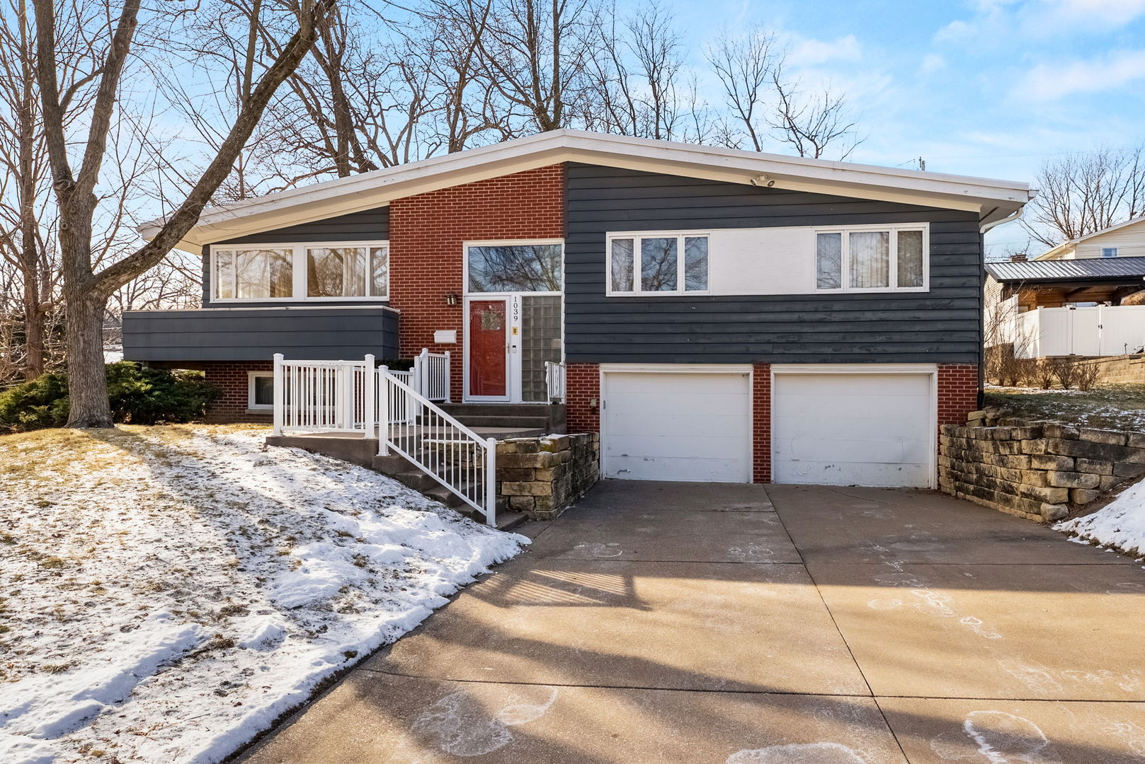 1039 33rd St Court Moline, IL 61265 - Photo 1 of 26