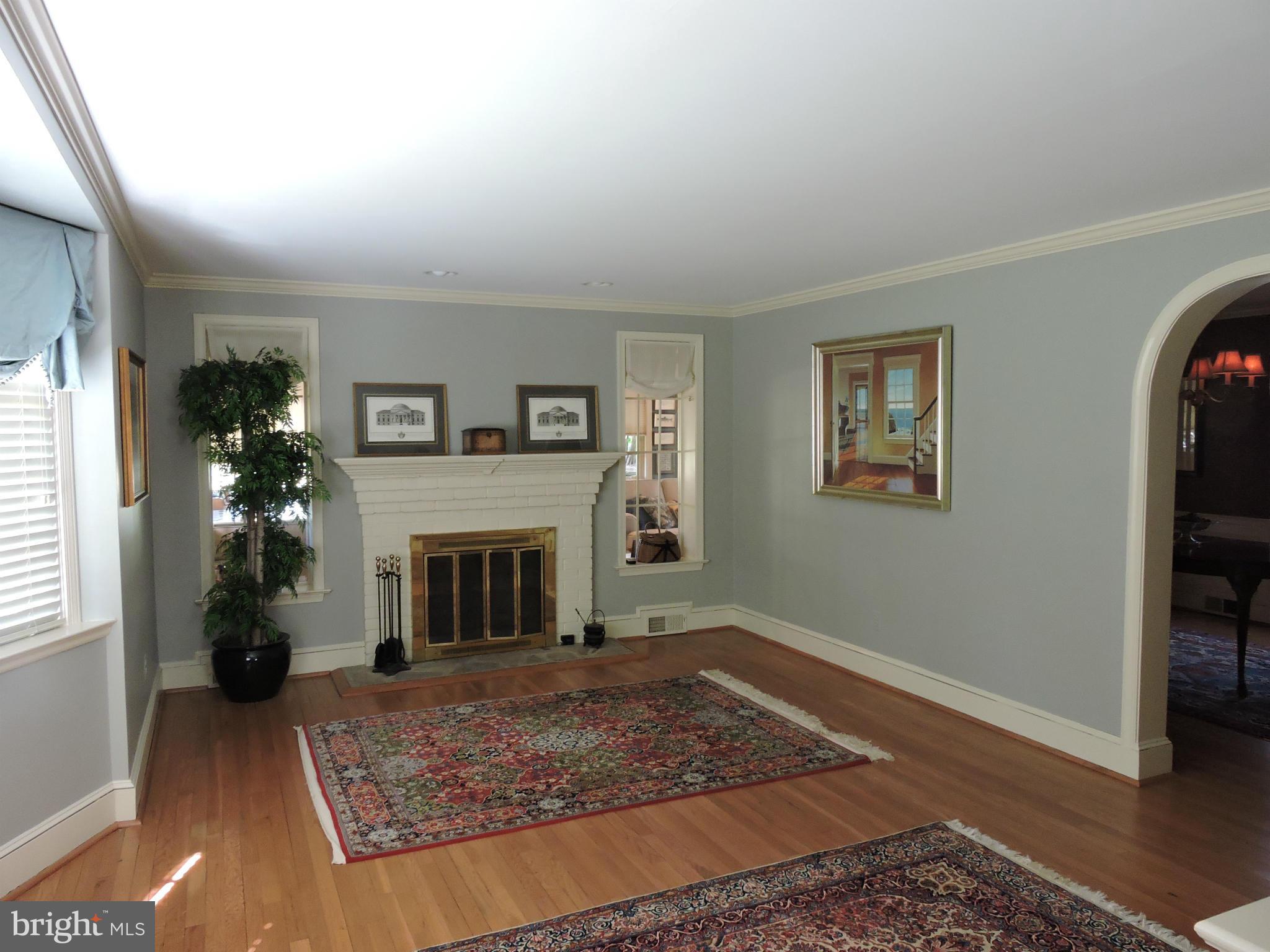 616 Coventry Road Baltimore, MD 21286 - Photo 5 of 19 Living Room