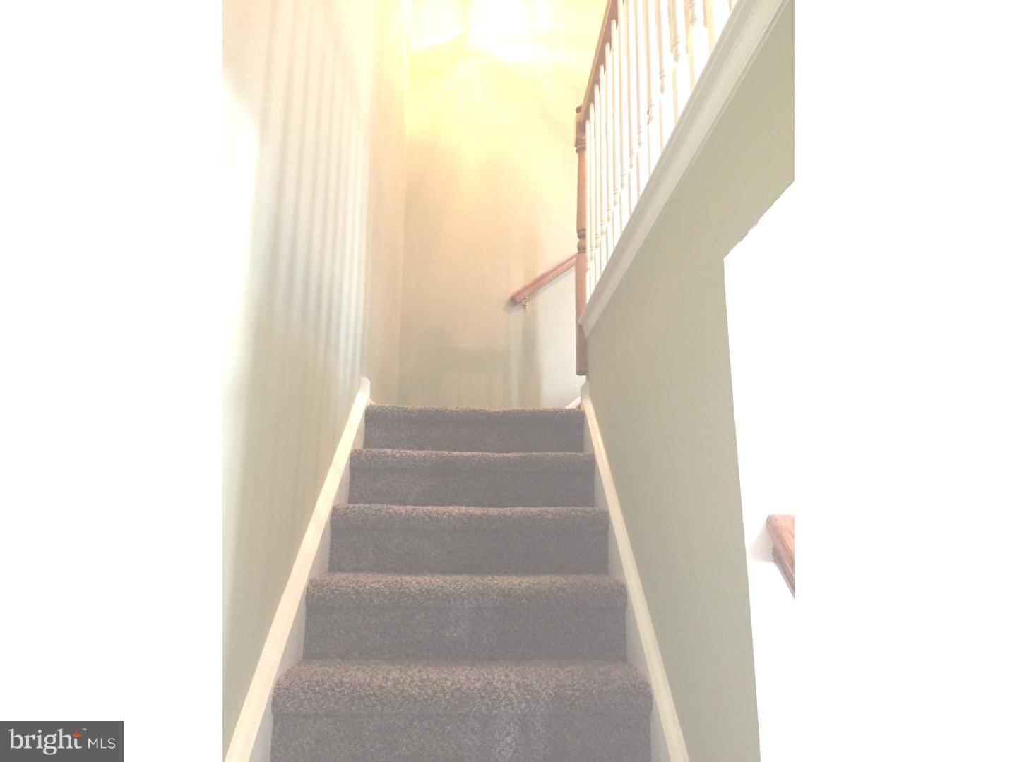214 Springvalley Way Aston, PA 19014 - Photo 19 of 22 Hallway