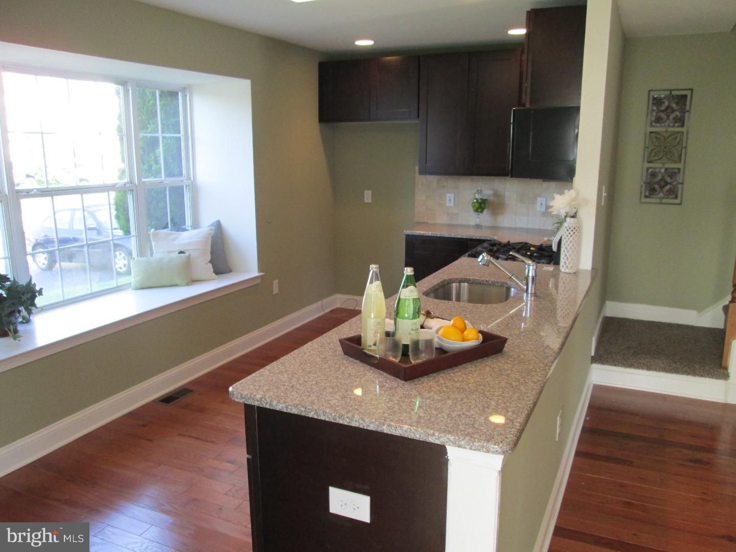 214 Springvalley Way Aston, PA 19014 - Photo 4 of 22 Gallery Image 4