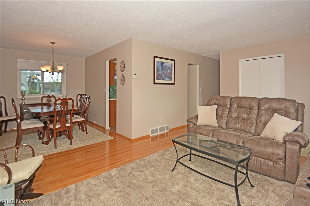 7310 Ames Road Parma, OH 44130 - Photo 4 of 29