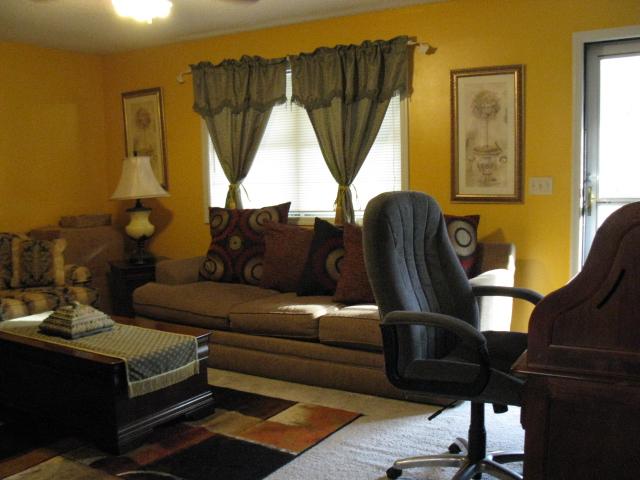 882 Panhandle Road Manchester, TN 37355 - Photo 2 of 16 Living Room 16X12