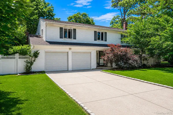 $625,000 | 28 Artist Lake Boulevard, Middle Island, NY 11953