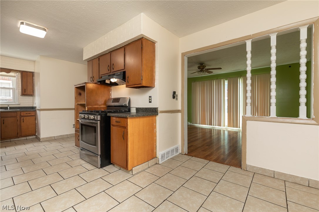 18303 Rosecliff Road Cleveland, OH 44119 - Photo 6 of 19 Gallery Image 6