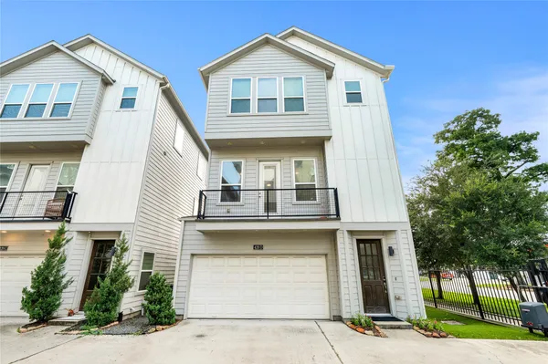 $3,250 | 420 West 28th Street, Unit D, Houston, TX 77008