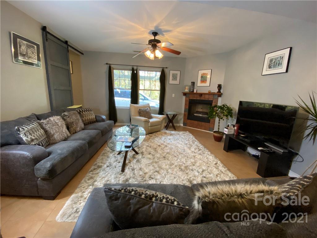 469 Governors View Road, Unit 2 Asheville, NC 28805 - Photo 5 of 18 Gallery Image 5