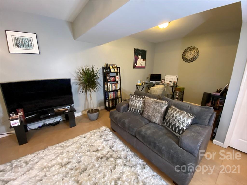 469 Governors View Road, Unit 2 Asheville, NC 28805 - Photo 6 of 18 Gallery Image 6