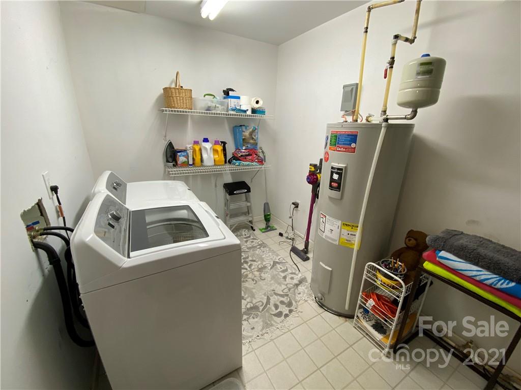 469 Governors View Road, Unit 2 Asheville, NC 28805 - Photo 8 of 18 Gallery Image 8