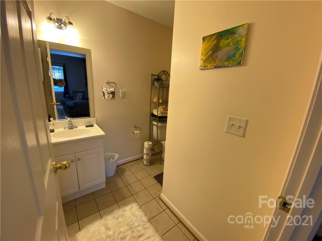 469 Governors View Road, Unit 2 Asheville, NC 28805 - Photo 9 of 18 Gallery Image 9