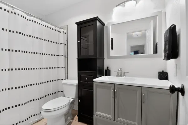 $2,300 | 1607 Gracy Farms Lane, Austin, TX 78758