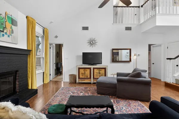 $2,300 | 1607 Gracy Farms Lane, Austin, TX 78758