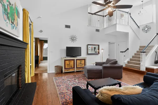 $2,300 | 1607 Gracy Farms Lane, Austin, TX 78758