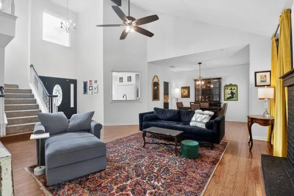 $2,300 | 1607 Gracy Farms Lane, Austin, TX 78758