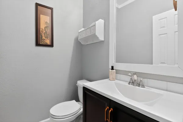 $2,300 | 1607 Gracy Farms Lane, Austin, TX 78758