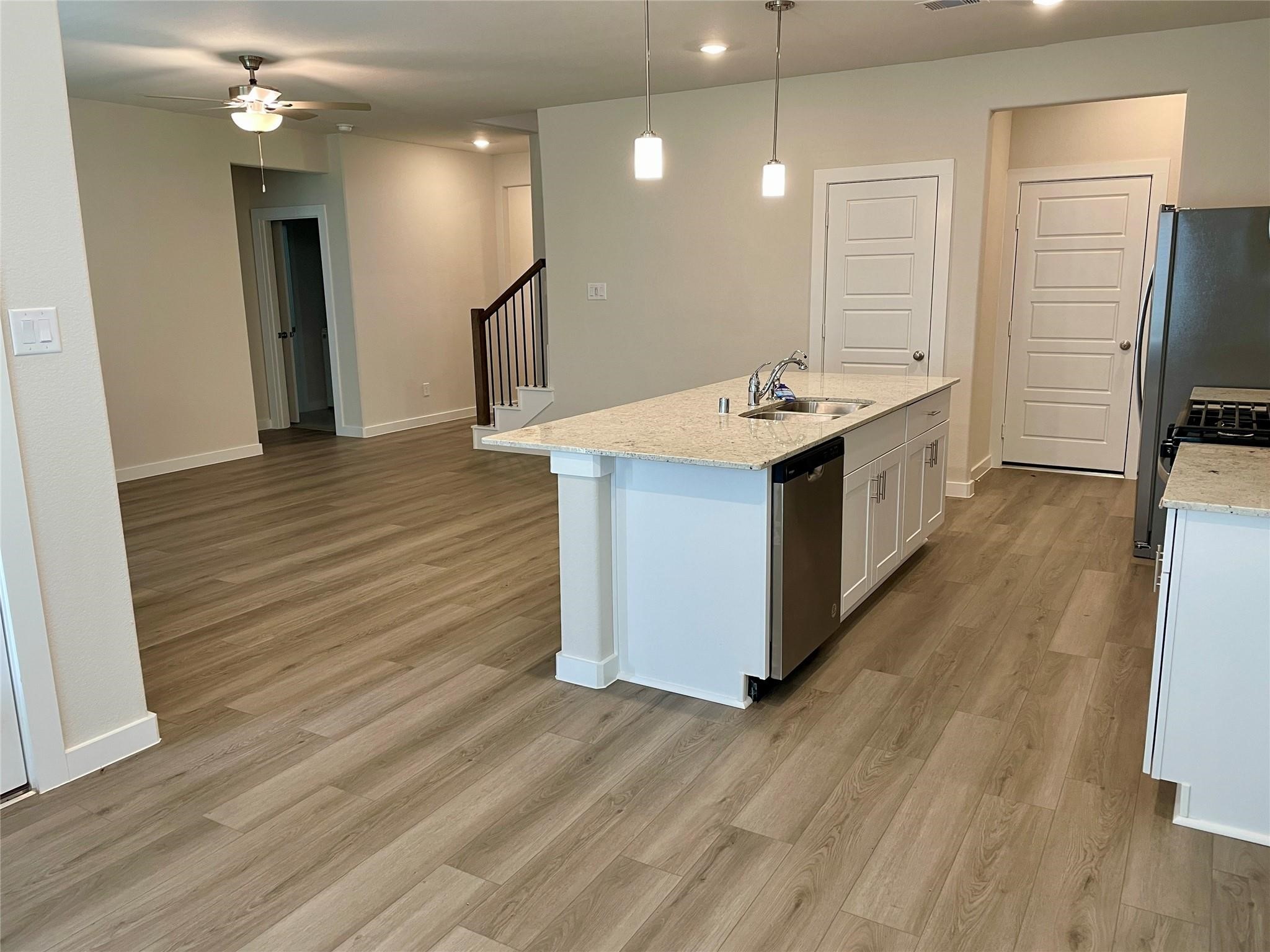 1543 King Rnch Road Conroe, TX 77301 - Photo 3 of 13
