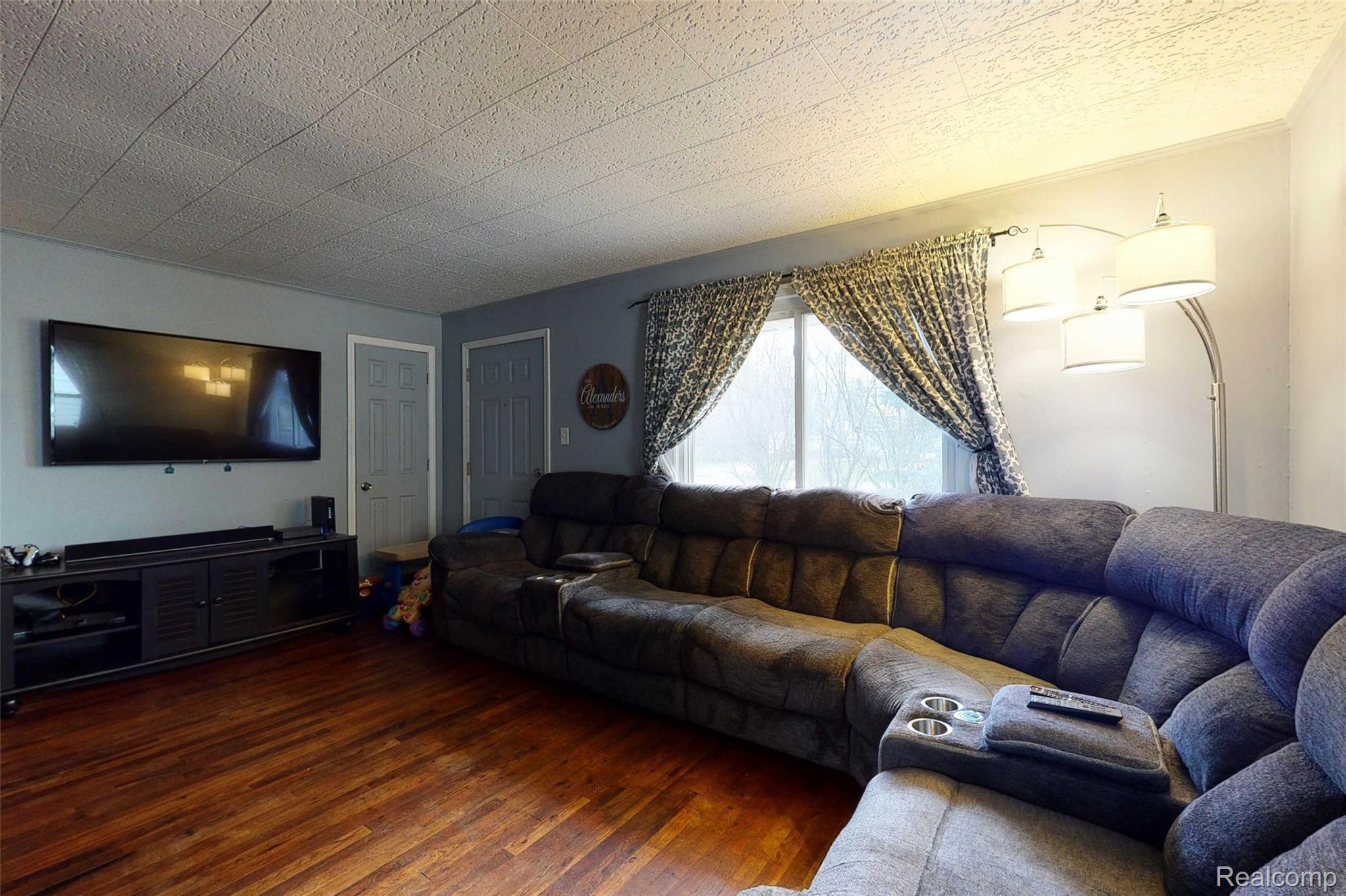 5059 East Frances Road Mount Morris, MI 48458 - Photo 14 of 25 5059-E-Frances-Rd-7 Living Room.jpg