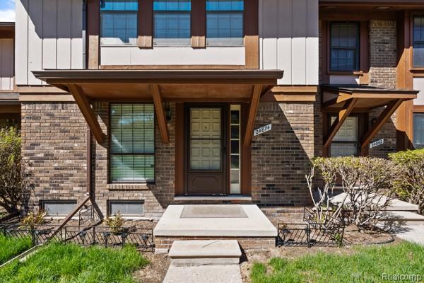 24874 Chalk Farm Road West, Unit 62 Warren, MI 48091 - Photo 2 of 36