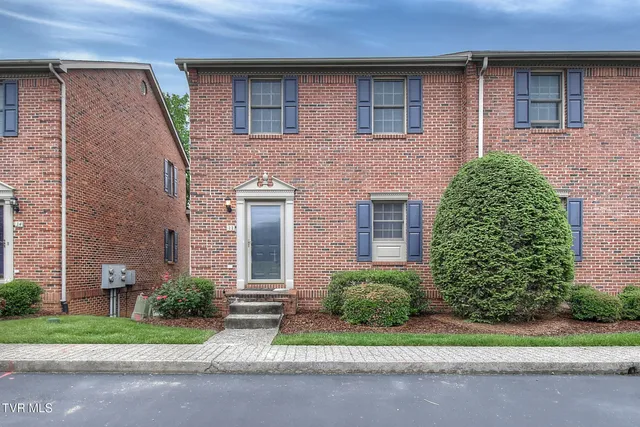 $264,900 | 33 Oak Leaf Circle, Unit 33, Johnson City, TN 37601