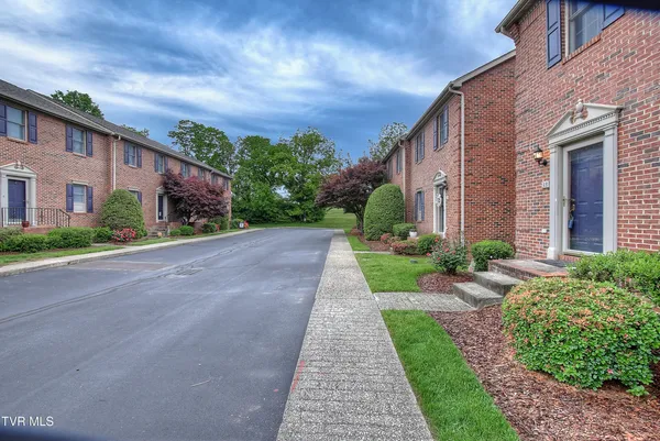 $264,900 | 33 Oak Leaf Circle, Unit 33, Johnson City, TN 37601