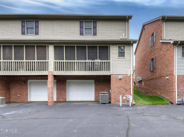$264,900 | 33 Oak Leaf Circle, Unit 33, Johnson City, TN 37601