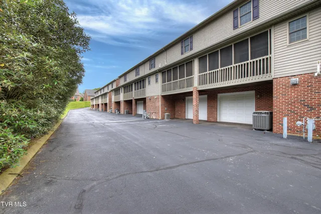 $264,900 | 33 Oak Leaf Circle, Unit 33, Johnson City, TN 37601