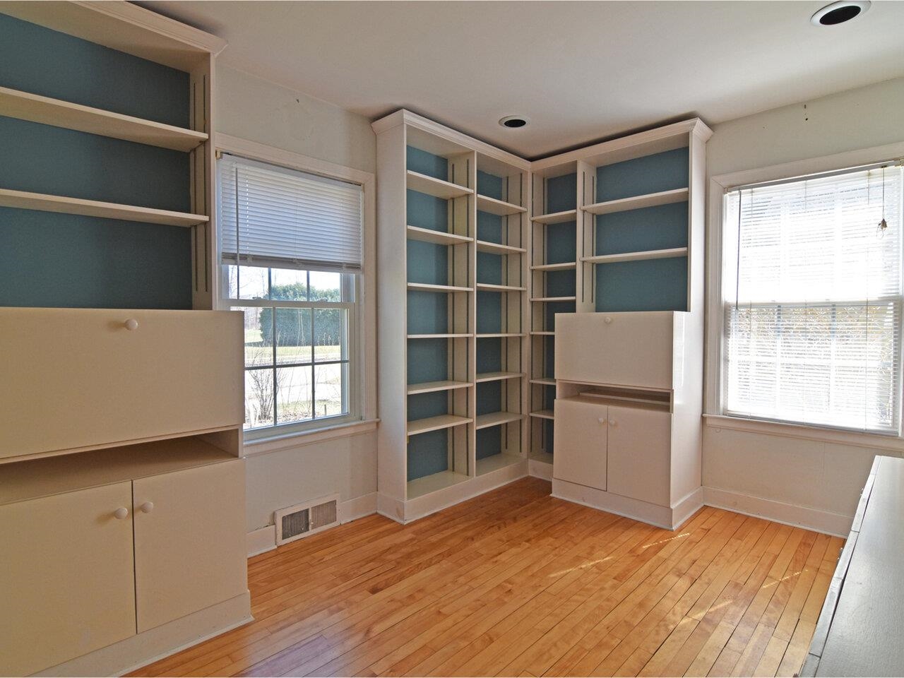 1033 Pine Street Burlington, VT 05401 - Photo 14 of 44