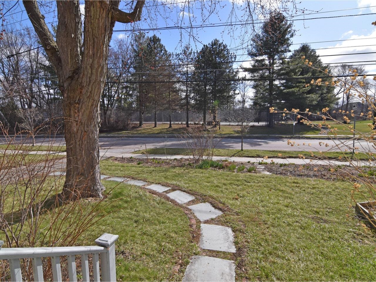 1033 Pine Street Burlington, VT 05401 - Photo 7 of 44