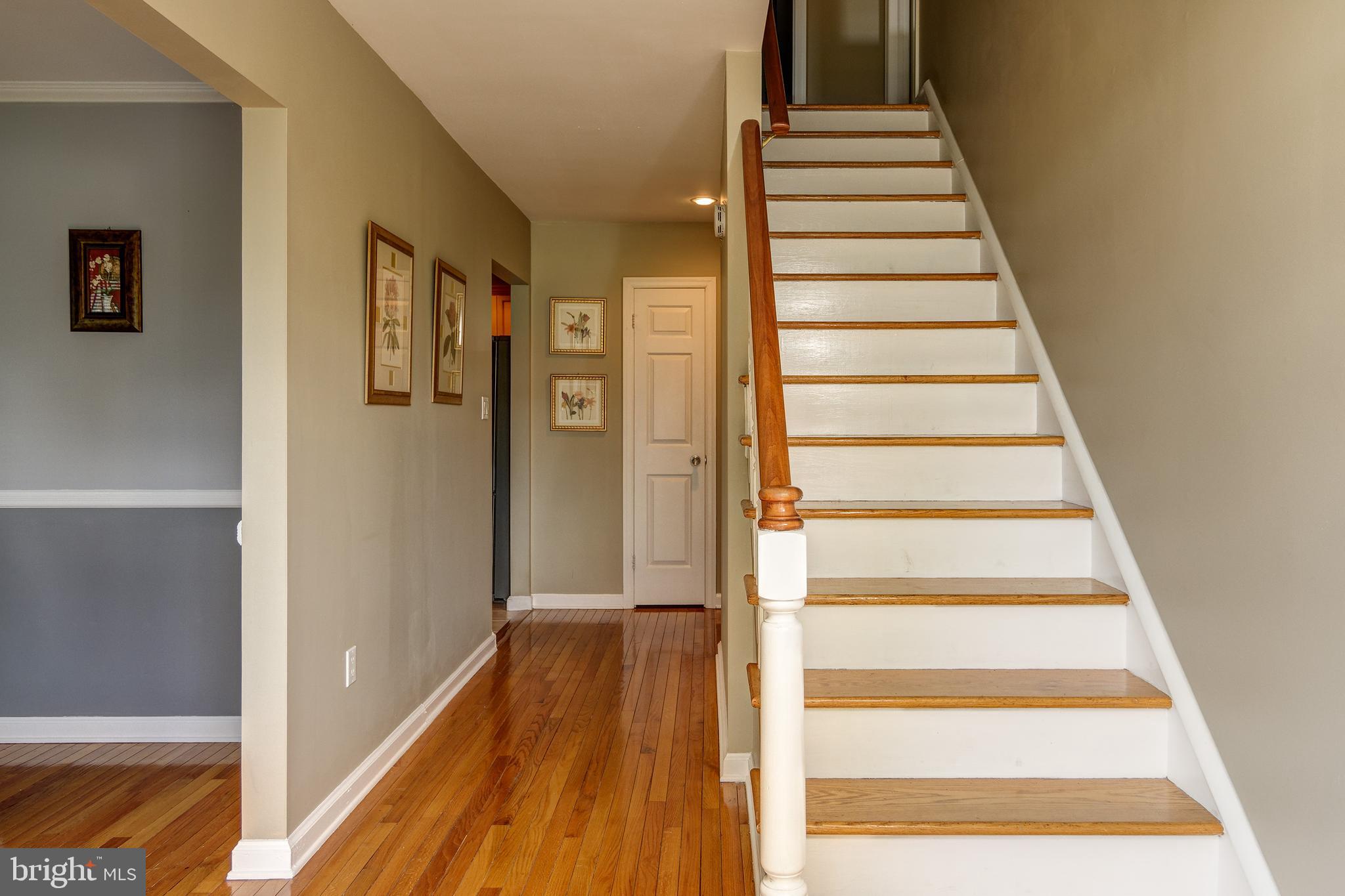 201 Union Mill Road Mount Laurel, NJ 08054 - Photo 3 of 38 Center-Hall Foyer Entry