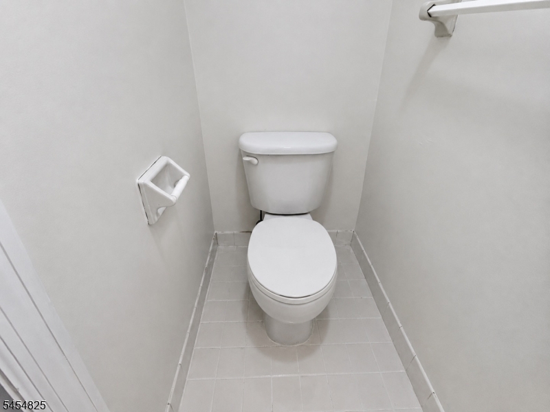 151 Prestwick Way Edison, NJ 08820 - Photo 16 of 22 Gallery Image 16
