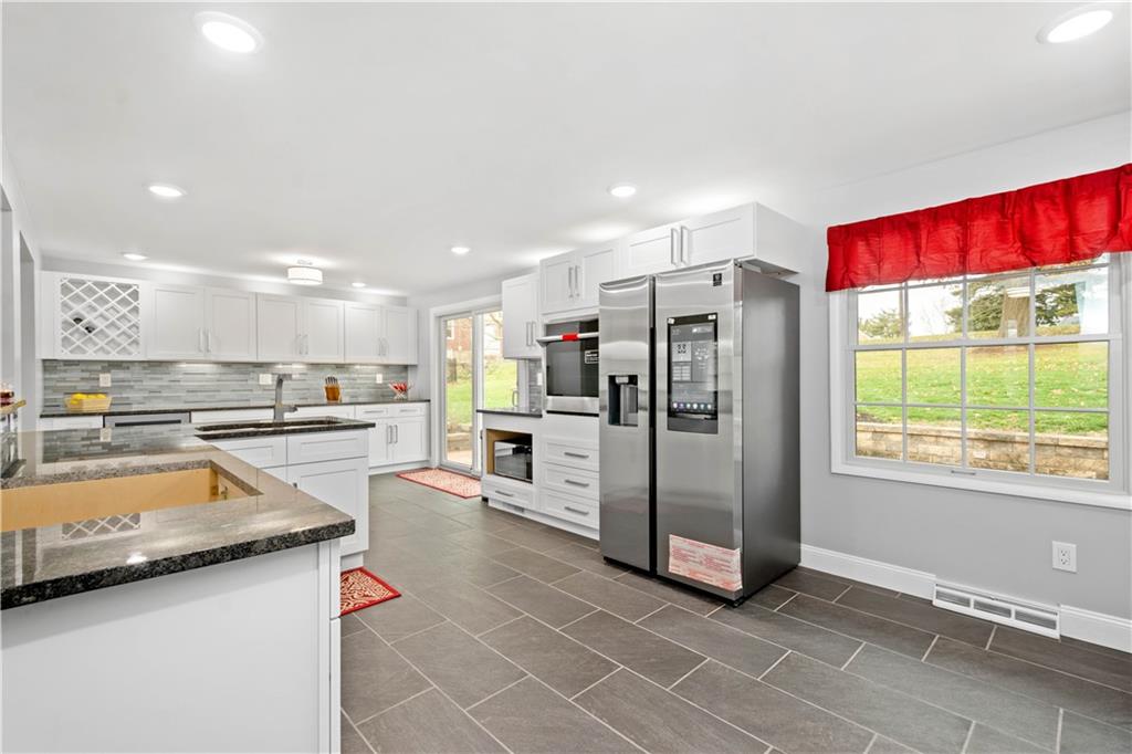 1190 Rolling Meadow Road Pittsburgh, PA 15241 - Photo 3 of 25 Gallery Image 3
