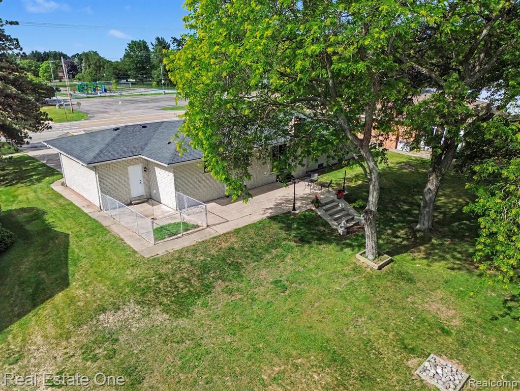 1347 East Square Lake Road Troy, MI 48085 - Photo 18 of 22