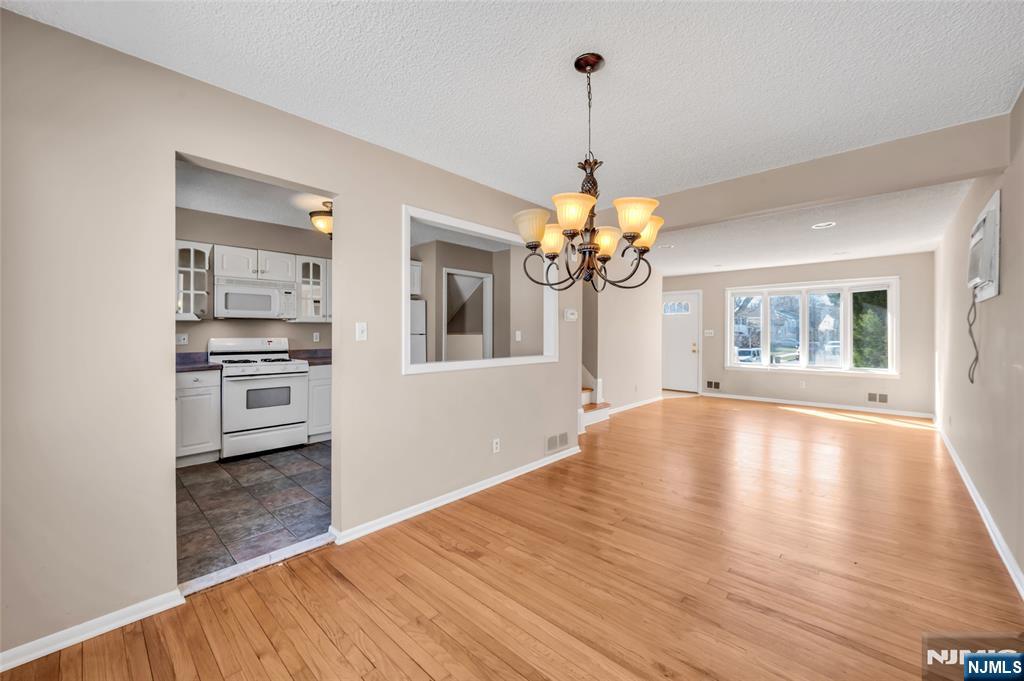 24 Carolyn Road Belleville, NJ 07109 - Photo 3 of 22