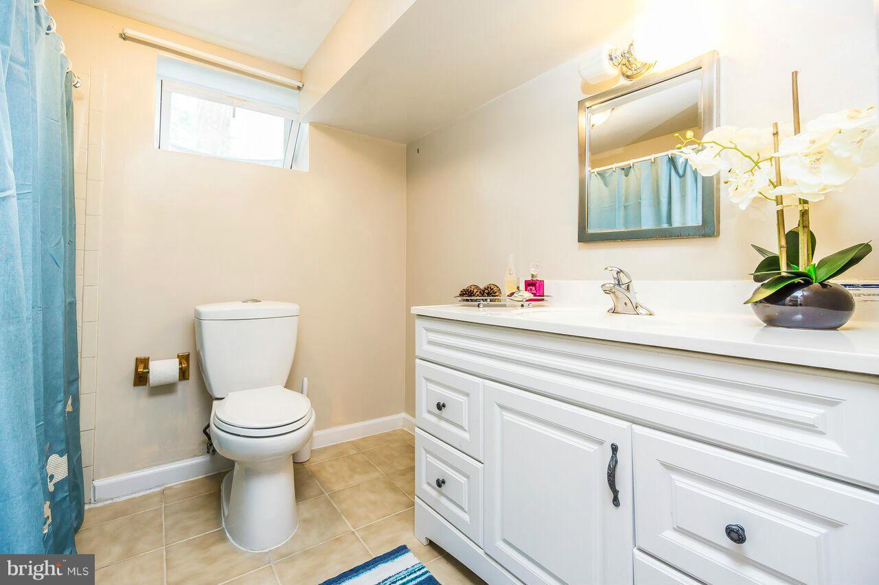 11716 Veirs Mill Road Silver Spring, MD 20902 - Photo 11 of 19 Bath