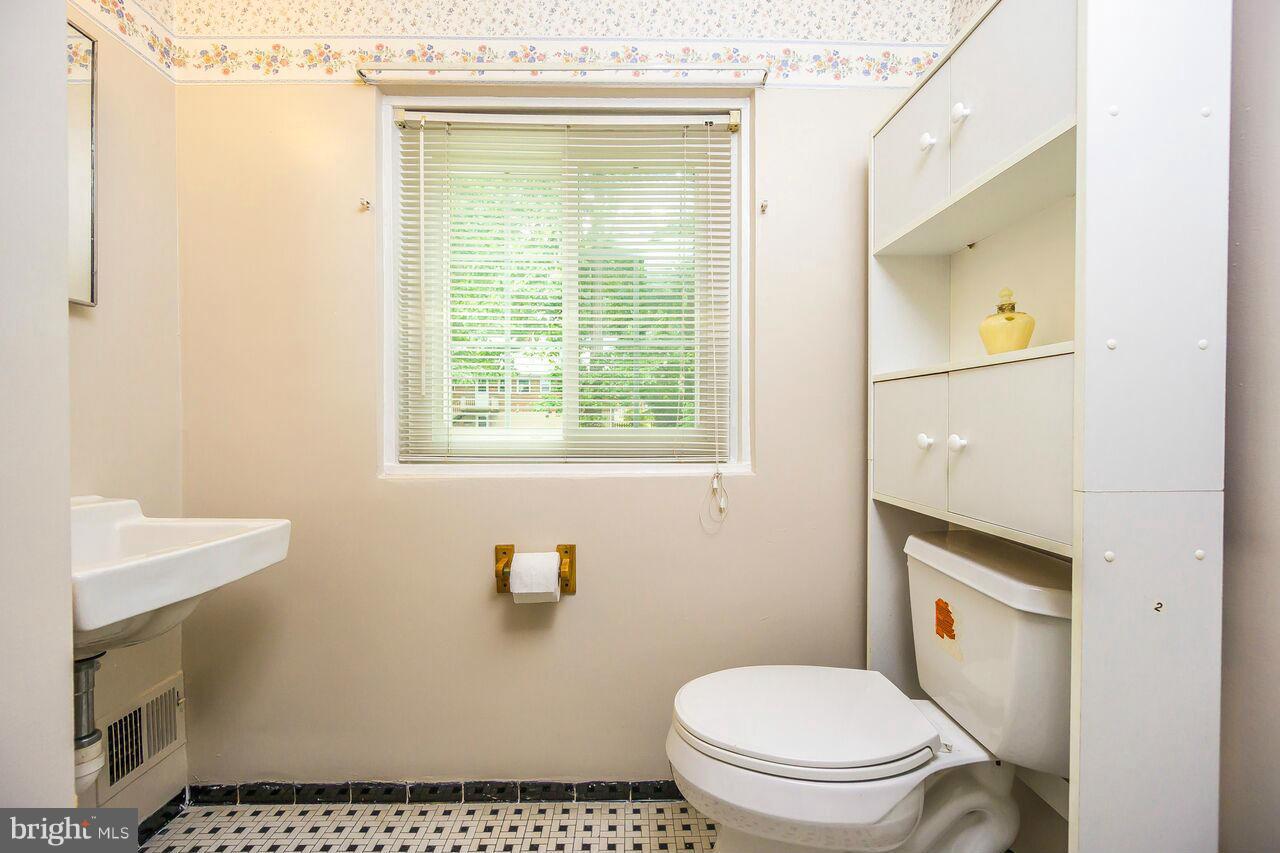 11716 Veirs Mill Road Silver Spring, MD 20902 - Photo 12 of 19 Bath