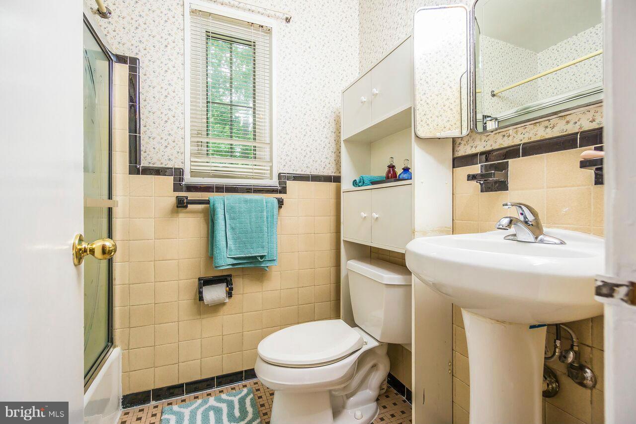 11716 Veirs Mill Road Silver Spring, MD 20902 - Photo 10 of 19 Bath