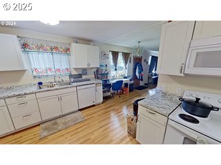 613 Irving Drive Myrtle Creek, OR 97457 - Photo 4 of 25