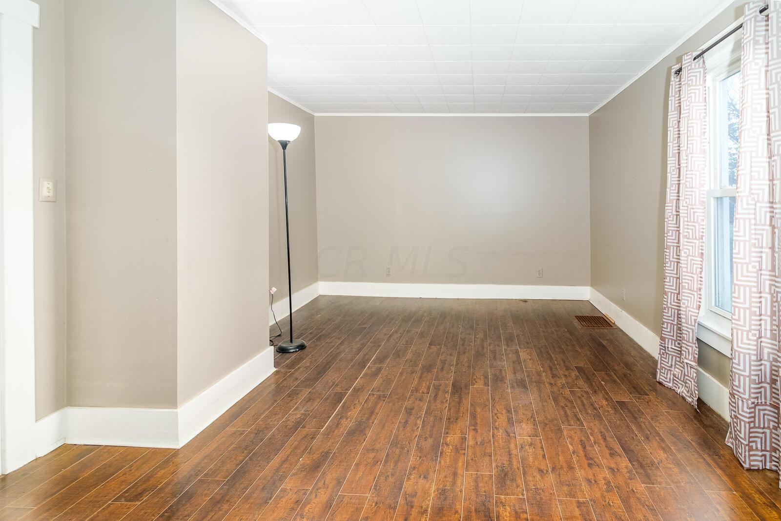 8166 York Road Southwest Pataskala, OH 43062 - Photo 10 of 33 living room