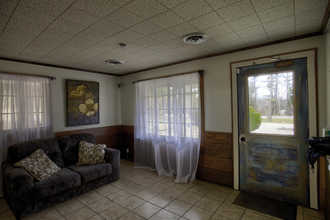 4491 South Jackson Road Jackson, MI 49203 - Photo 4 of 77