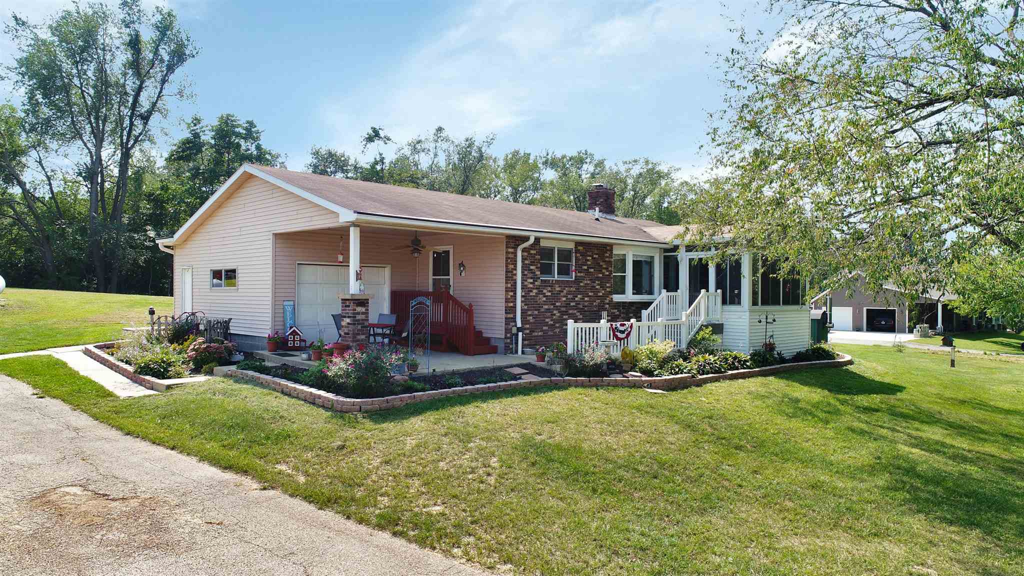 16469 Red Shale Hill Road Pekin, IL 61554 - Photo 1 of 36 Gallery Image 1