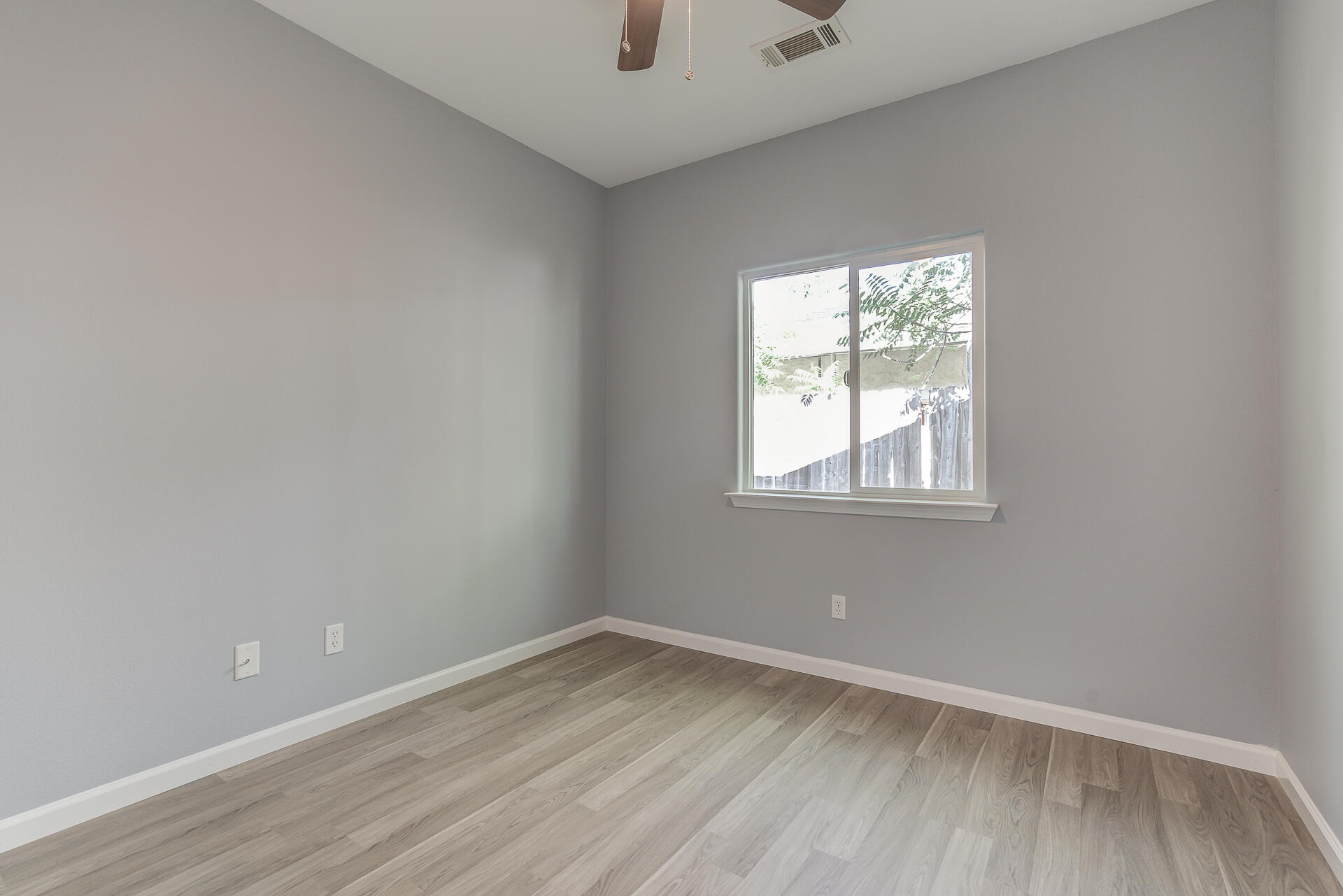 1101 Layton Road Redding, CA 96002 - Photo 24 of 37 an empty room with a window