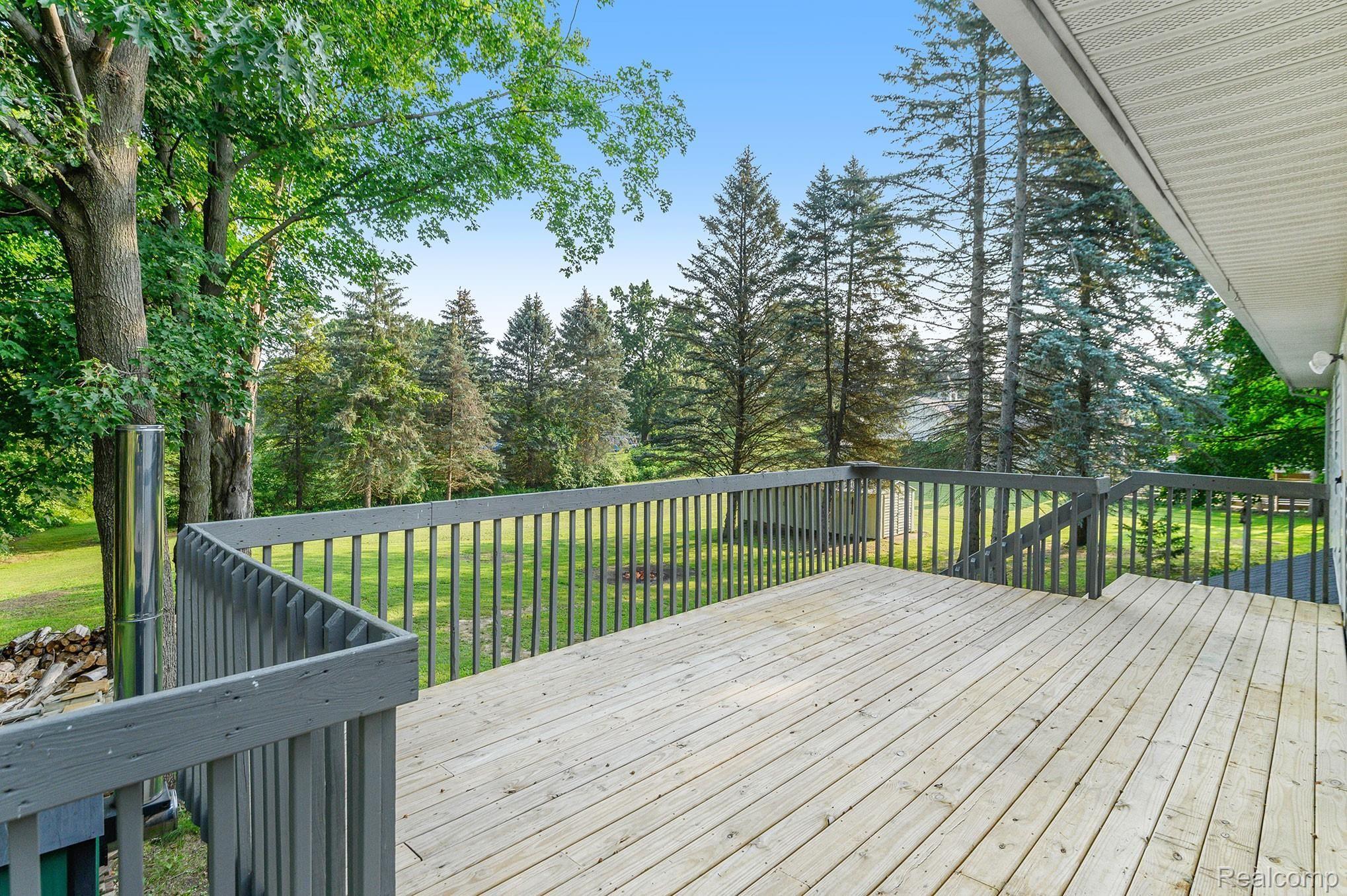 2469 Academy Road Holly, MI 48442 - Photo 11 of 44 Back Deck