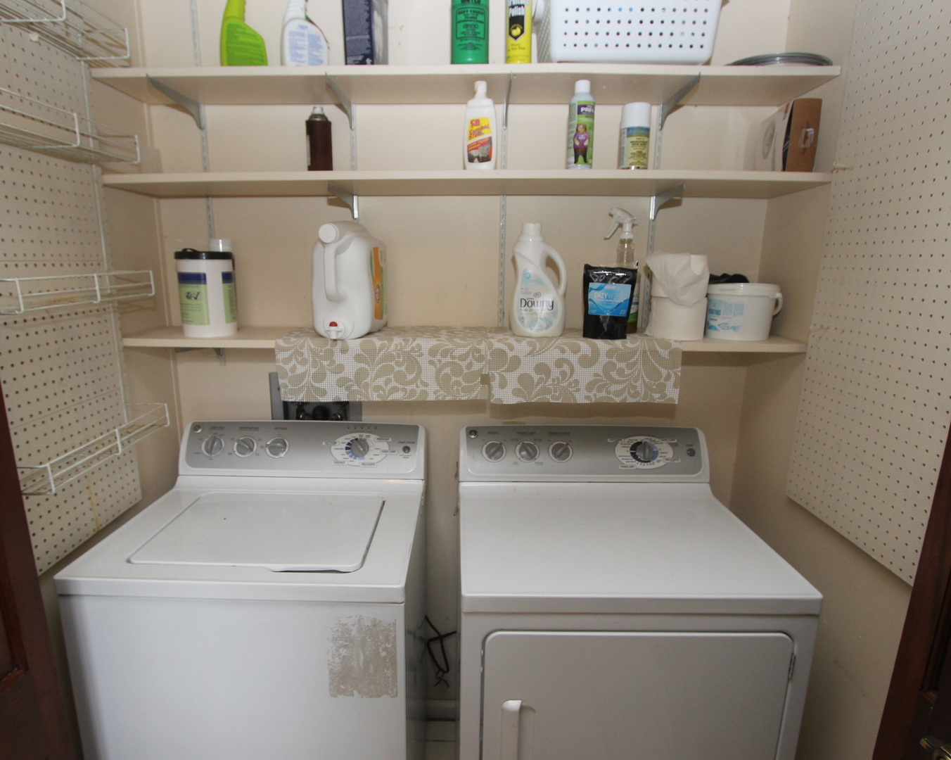 21614 River Road Marengo, IL 60152 - Photo 10 of 45 a utility room with dryer and washer