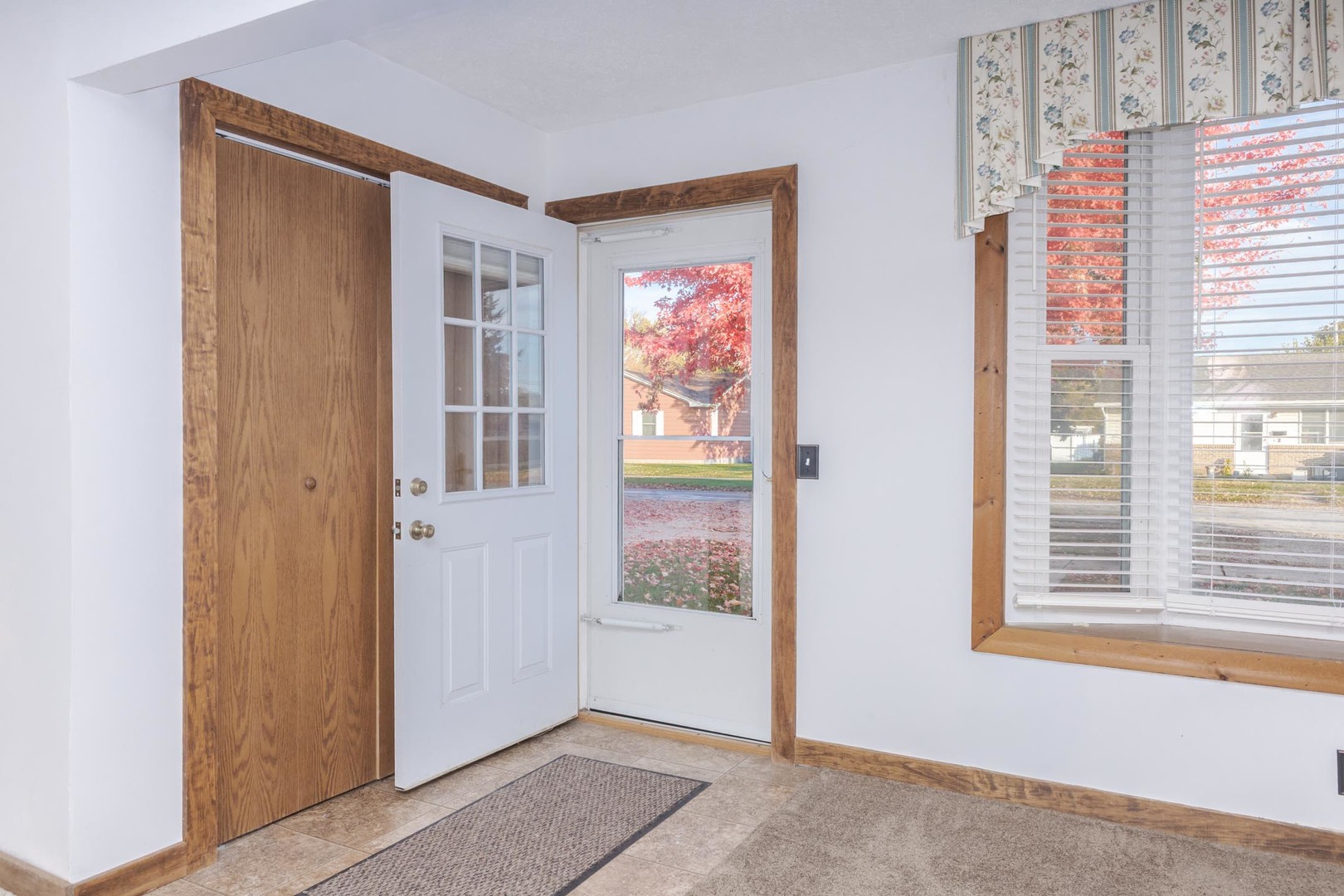 412 East Prairie Street Pontiac, IL 61764 - Photo 12 of 26 a view of an empty room with window