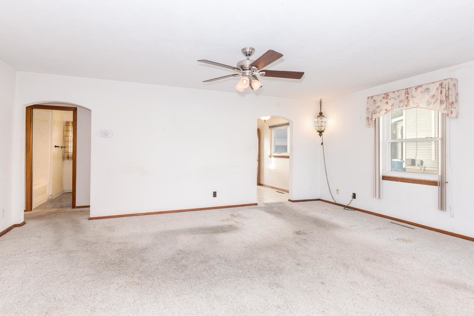 412 East Prairie Street Pontiac, IL 61764 - Photo 13 of 26 an empty room with windows and fan