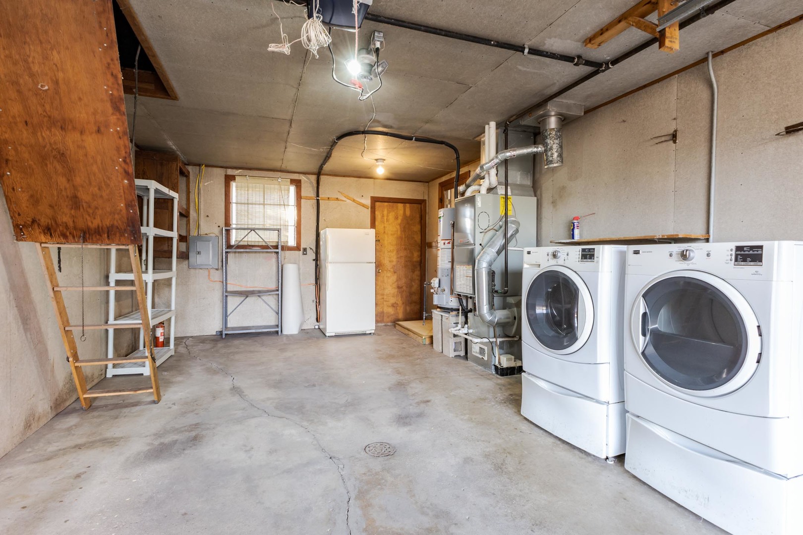 412 East Prairie Street Pontiac, IL 61764 - Photo 25 of 26 a view of a storage & utility room with washer and dryer