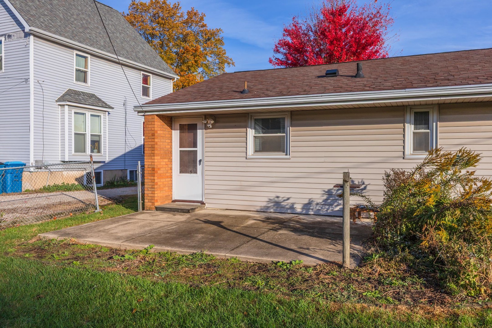 412 East Prairie Street Pontiac, IL 61764 - Photo 9 of 26 a view of backyard of house with seating space