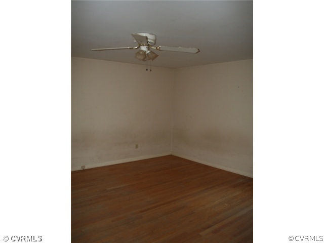 975 Cartersville Road Cumberland, VA 23040 - Photo 9 of 12 Master Bedroom - The master bedroom has nice close